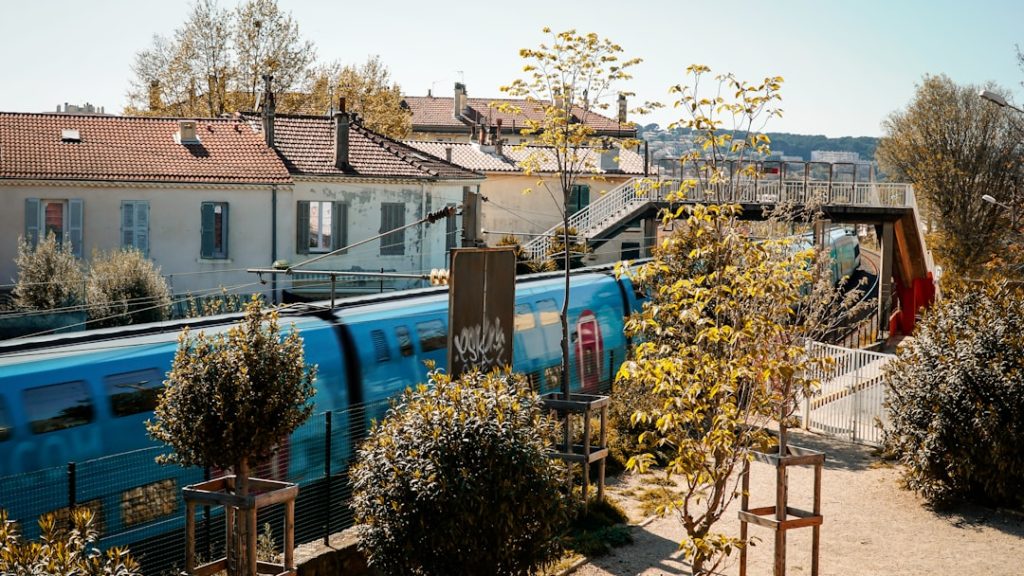 découvrez les quartiers de toulon à éviter pour votre sécurité et votre confort lors de votre visite ou installation.