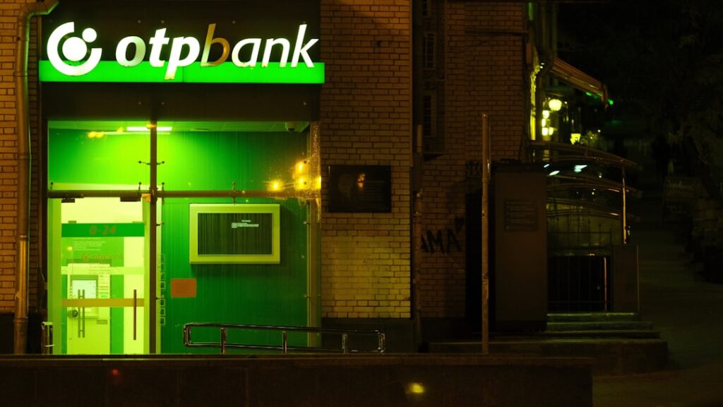 découvrez nos services bancaires complets adaptés à vos besoins : comptes courants, épargne, prêts et conseils personnalisés pour une gestion financière optimale.