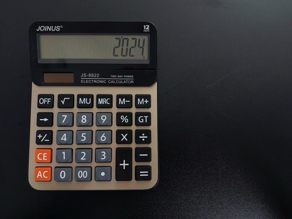 calculatrice en ligne facile à utiliser pour toutes vos opérations mathématiques : addition, soustraction, multiplication, division et plus encore.