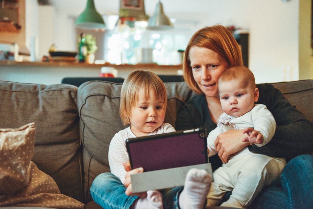 assurez l'avenir de vos proches grâce à notre assurance vie fiable et accessible. protégez votre famille avec des garanties adaptées à vos besoins.