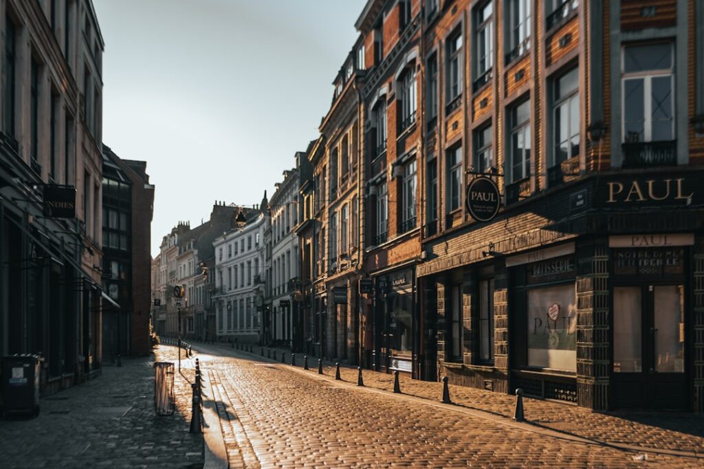 découvrez les quartiers à éviter à lille pour assurer un séjour sûr et agréable. conseils pratiques et informations essentielles pour bien choisir votre emplacement.