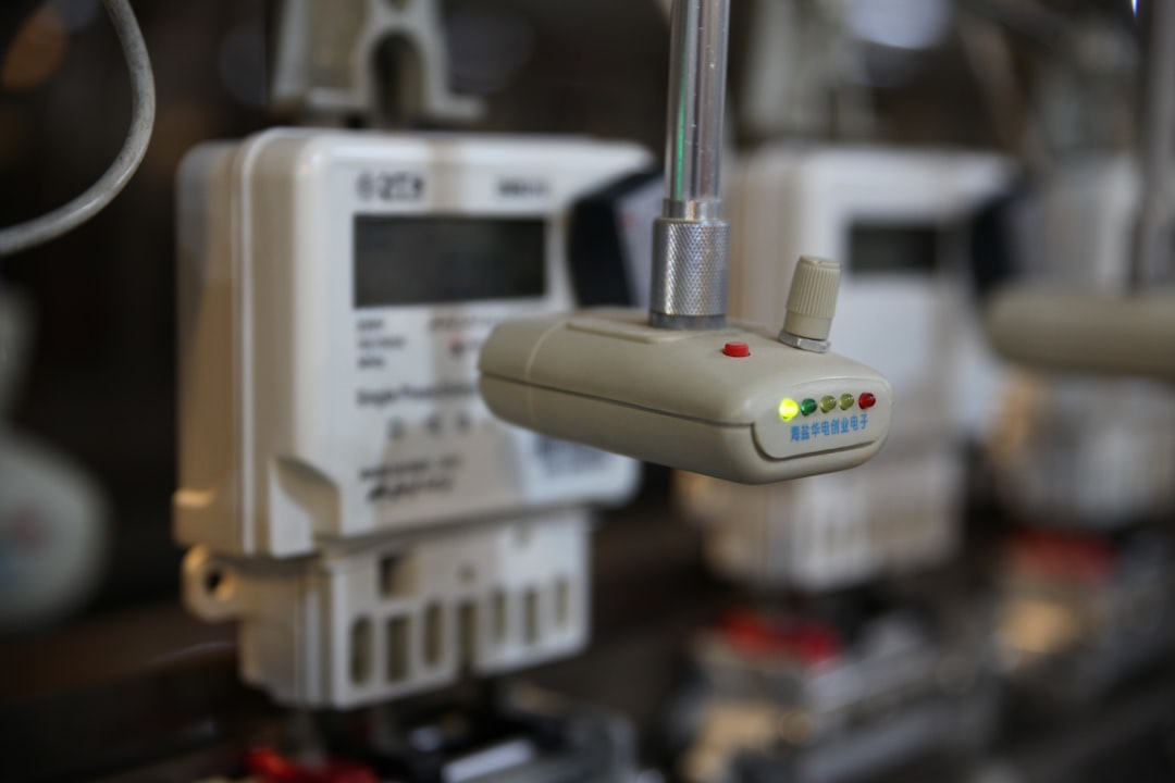 découvrez comment un compteur intelligent (smart meter) permet de suivre votre consommation d'énergie en temps réel, d'optimiser vos dépenses et de contribuer à la transition énergétique.
