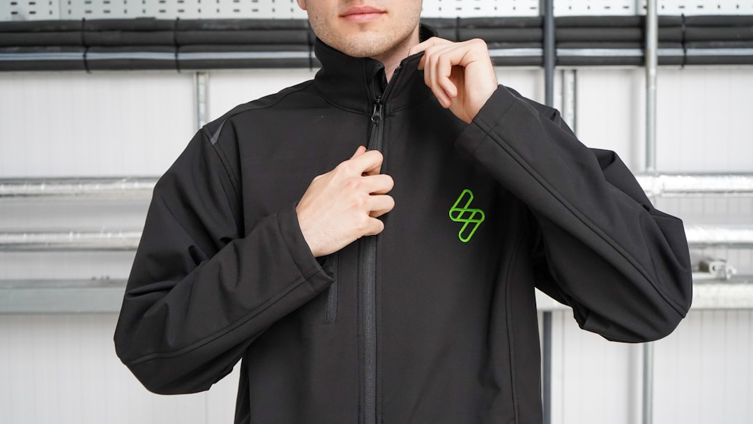 découvrez notre collection de vestes softshell alliant confort, légèreté et protection contre les intempéries pour toutes vos activités en plein air.