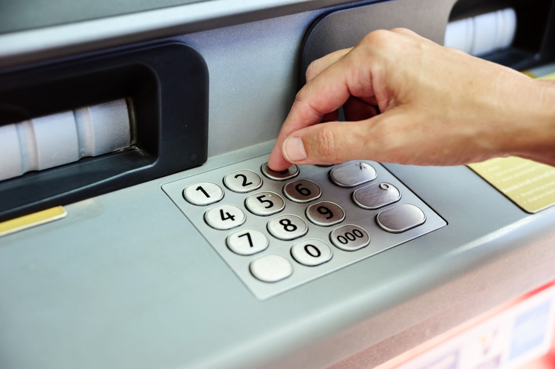 découvrez tout ce qu'il faut savoir sur le code bancaire, son utilité, son format et comment le trouver pour sécuriser vos transactions financières.