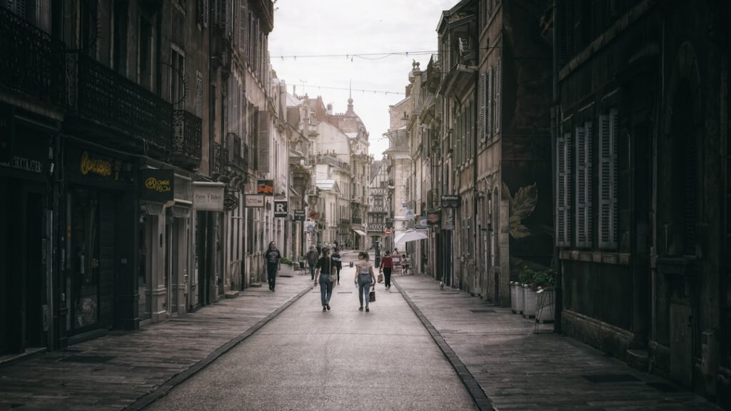 découvrez les quartiers à éviter à dijon pour un séjour en toute sécurité et tranquillité. conseils et informations pour bien choisir votre logement.