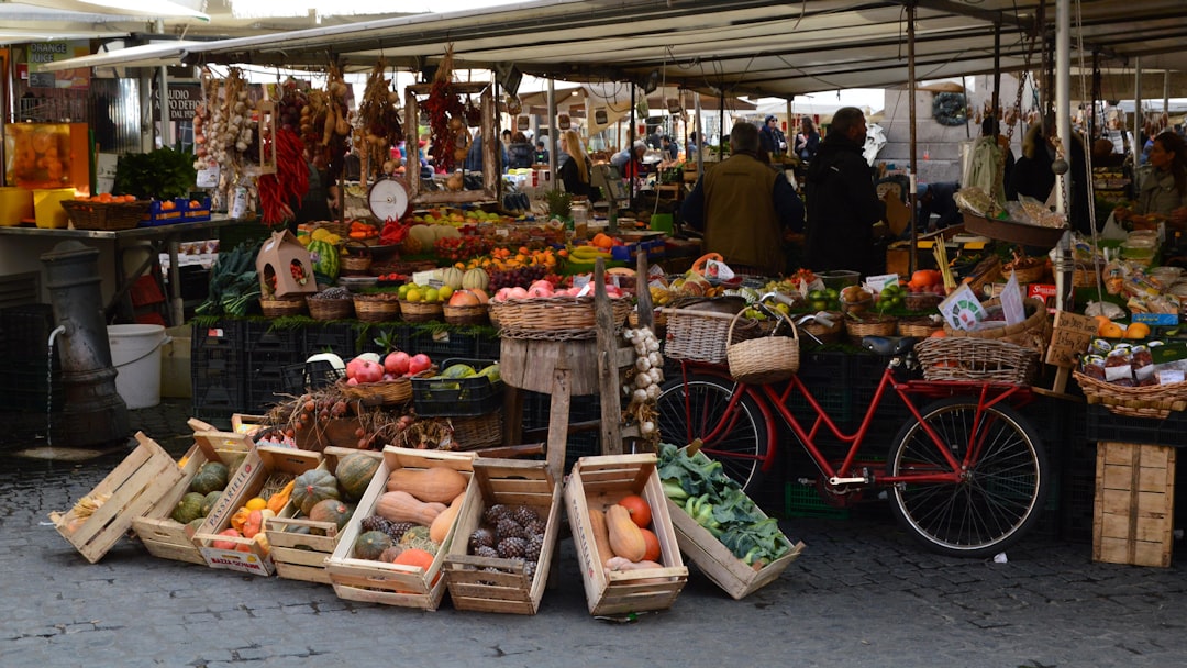 découvrez des astuces et conseils pour organiser un vide-grenier réussi, optimiser l'espace et attirer plus d'acheteurs lors de votre marché aux puces.