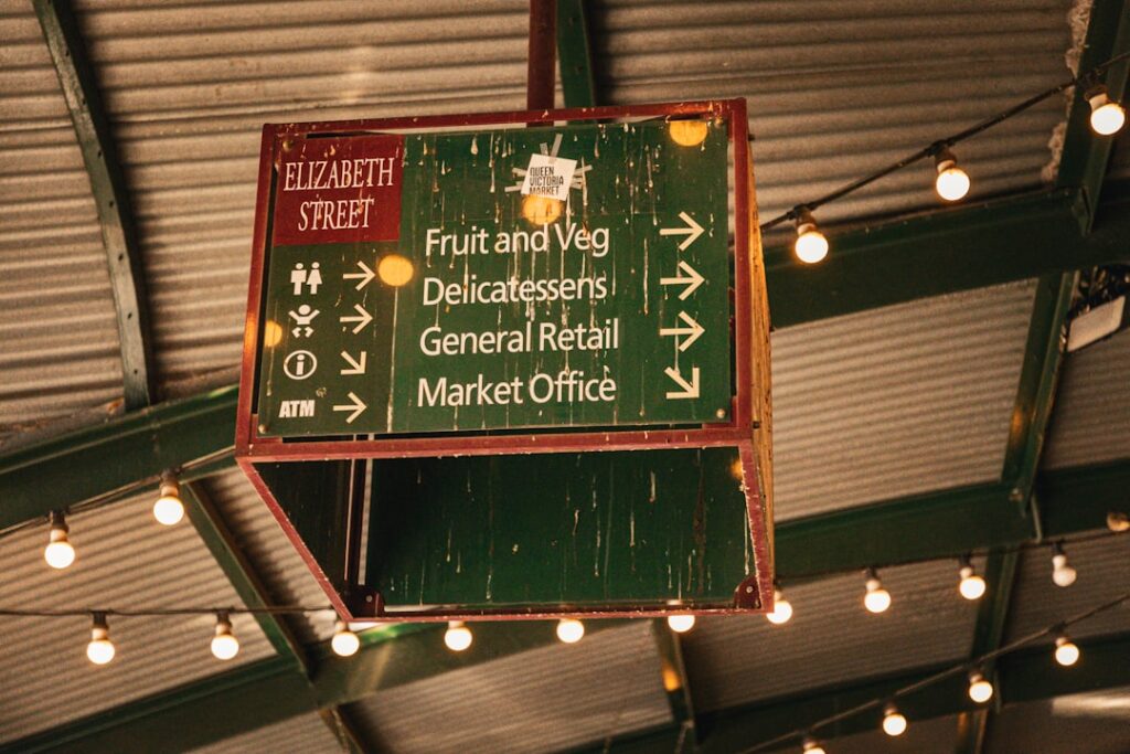 découvrez des astuces efficaces pour organiser un marché aux puces réussi, optimiser l'agencement des stands et attirer plus de visiteurs.